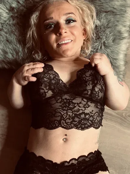 Midget stripper XXX sassee cassee